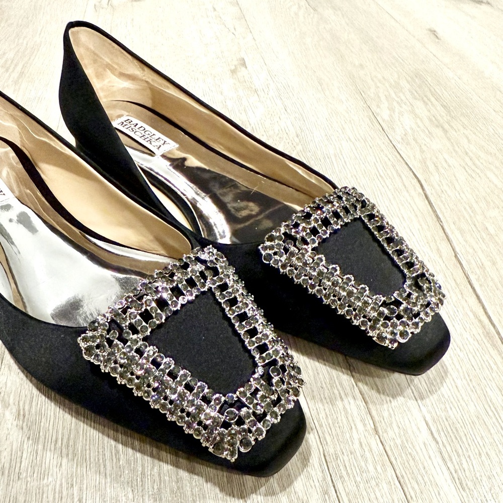 BADGLEY MISCHKA Emerie Crystal Buckle Flat (Black, Size 8)